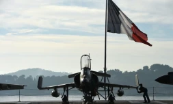 La piste de décollage du porte-avions Charles de Gaulle à Toulon le 18 novembre 2015