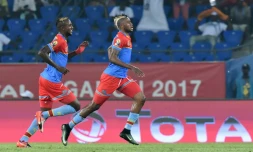 L'attaquant de la RD Congo Junior Kabananga (R) auteur de l'unique but face au Maroc lors de la CAN, le 16 janvier 2017 à Oyem
