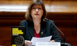 La présidente d'Amnesty international France, Cécile Coudriou, lors d'une conférence de presse à Paris, le 21 février 2018