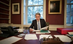 Le ministre britannique des Finances Philip Hammond, dans son bureau à Londres, le 22 novembre 2016