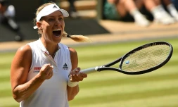 La joie de l'Allemande Angelique Kerber après sa victoire en demi-finales de Wimbledon face à la Lettone Jelena Ostapenko, le 12 juillet 2018