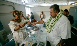 Dans un bureau de vote de Faaa, en Polynésie française, le 3 juin 2017