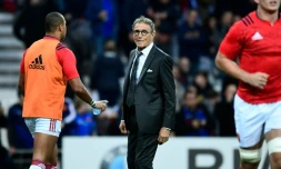 Le sélectionneur du XV de France Guy Novès lors de l'échauffement avant le test-match face aux Samoa, le 12 novembre 2016 à Toulouse