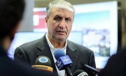 Photo diffusée par le bureau de l'Organisation iranienne de l'énergie atomique (AEOI) de son chef, Mohammad Eslami, s'adressant aux journalistes lors d'une visite du siège de l'organisation à Téhéran, le 17 avril 2025