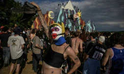 Des participants à une free party illégale à Montvalent, dans le Lot, le 9 mai 2025
