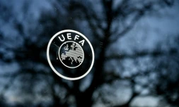 L'Union européenne de football (UEFA) a émis une "forte recommandation" en vue d'achever les compétitions nationales suspendues à cause du coronavirus