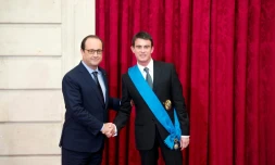 Qui François Hollande va-t-il nommer à Matignon pour succéder à Manuel Valls, auquel il a remis le 22 octobre 2014 les insignes de Grand Croix de l'Ordre national du Mérite"