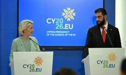 La présidente de la Commission européenne, Ursula von der Leyen, et le président syrien,  Ahmad al-Chareh, en conférence de presse à l'issue d'une session de travail du Conseil européen et des partenaires régionaux, lors d'une réunion informelle à Nicosie, le 24 avril 2026 à Chypre