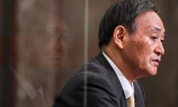 Le secrétaire général du gouvernement japonais Yoshihide Suga, pressenti pour succéder au Premier ministre démissionnaire Shinzo Abe, le 12 septembre 2020 à Tokyo