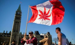 Rassemblement à l'occasion de la Journée internationale du cannabis devant le Parlement canadien à Ottawa, le 20 avril 2016