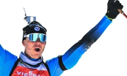 Le Français Emilien Jacquelin, vainqueur de la poursuite aux Championnats du monde de biathlon, le 14 février 2021 à Pokljuka (Slovénie)