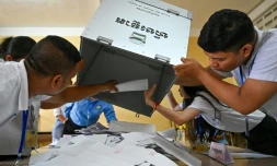 Début du dépouillement après les élections législatives au Cambodge, le 23 juillet 2023 à Phnom Penh