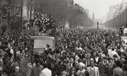 Cortège des funérailles de Jean-Paul Sartre à Paris le 19 avril 1980 