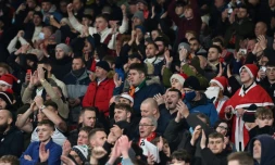 Des supporteurs lors du quart de finale de Coupe de la Ligue entre Arsenal et Sunderland, le 21 décembre à l'Emirates Stadium