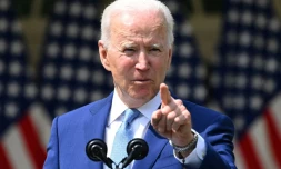 Le président américain Joe Biden lors d'un discours dans les jardins de la Maison Blanche, le 8 avril 2021