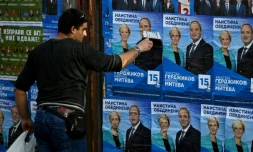 Des affiches électorales d'Anastas Gerdzhikov, candidat à la présidentielle du parti de centre-droit GERB, à Haskovo au sud-est de Sofia, le 8 novembre 2021