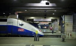 Un TGV à l'arrêt à la gare Montparnasse, le 3 décembre 2017, après une panne du système d'aiguillage