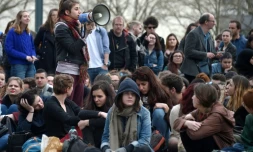 Des étudiants bloquant un bùtiment de l'université de Strasbourg pour protester contre la réforme de l'accÚs à l'enseignement supérieur le 10 avril 2018