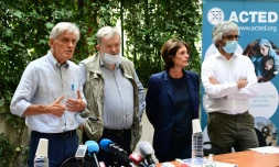 Les responsables de l'ONG Acted dont des membres ont été tués dans une attaque au Niger, lors d'une conférence presse le 10 août à Paris