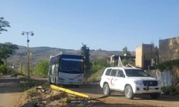 Un bus transportant des blessés quitte le 20 avril 2016 la ville assiégée de Madaya