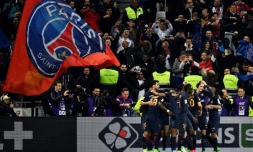 La joie du Paris Saint-Germain après le deuxième but personnel d'Edinson Cavani face à Monaco, le 1er avril au Parc OL en finale de la Coupe de la Ligue