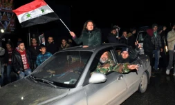 Des Syriens célèbrent à Alep la reprise de la ville par l'armée régulière le 22 décembre 2016