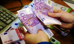 A droite comme à gauche, plusieurs candidats inscrivent à leurs programmes le revenu de base, une proposition ancienne mais qui resurgit et se diffuse dans cette campagne présidentielle, sous des formes diverses