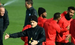 L'entraßneur du Paris SG Thomas Tuchel (c) lors d'une séance d'entraßnement au Camp des Loges le 23 octobre 2018 veille du match face à Naples en Ligue des champions