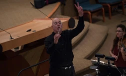 Le chef d'orchestre et président du Bard College Leon Botstein lors d'une répétition de l'un des rares opéras du compositeur Antonin Dvorak, à New York le 17 juillet 2017