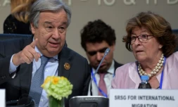 Le secrétaire général de l'ONU Antonio Guterres et Louise Arbour, Représentante spéciale du Secrétaire général pour les migrations internationales, pendant la conférence de Marrakech le 10 décembre 2018
