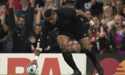 L'ailier miraculé Waisake Naholo  applatit pour le 1er essai des All Blacks face à la Géorgie, le 2 octobre 2015 au Millennium 