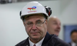 Le PDG de TotalEnergies, Patrick Pouyanné, à l'usine Automotive Cells Company (ACC) à Billy-Berclau, le 30 mai 2023