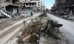 Des immeubles détruits par des bombardements du régime syrien dans une rue de Hammouriyé, le 27 février 2018 dans la Ghouta orientale