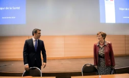 Olivier Véran et Nicole Notat lors d'une réunion du Ségur de la Santé le 26 mai 2020 à Paris