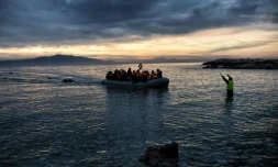 Vingt-et-une personnes sont mortes et au moins sept autres étaient recherchées après le naufrage d'un bateau qui transportait des migrants dans la mer Noire