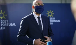 Le président du Conseil européen Charles Michel fait une déclaration à la presse, le 8 mai 2021 à Porto, au Portugal