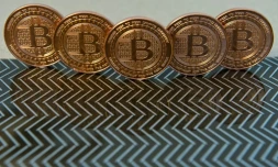 Le bitcoin a franchi pour la première fois le seuil record de 10.000 dollars