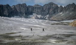 Les glaciers des Alpes devraient continuer à perdre de la masse au cours de ce siècle, quel que soit le scénario d'émissions envisagé, selon un rapport de l'institut européen Copernicus.