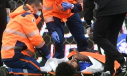 Le capitaine de Nice Dante, blessé lors du match contre Angers, le 1er novembre 2020 au stade Raymond Kopa