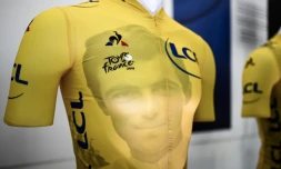 PrĂ©sentation du maillot jaune du Tour de France 2019 Ă l'effigie de champions ayant revĂȘtu la prestigieuse tunique dans la Grande Boucle, le 14 mai 2019 Ă Romilly-sur-Seine