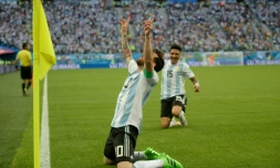 L'attaquant vedette de l'Argentine Lionel Messi exulte après son 1er but au Mondial-2018, face au Nigeria, le 26 juin 2018 à Saint-Pétersbourg