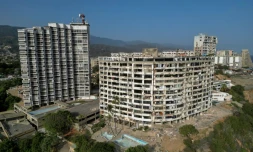 Un immeuble résidentiel partiellement effondré à Catia La Mar, dans l'Etat de La Guaira, au Venezuela, le 27 juin 2026
