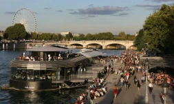 Les berges de Seine rive droite au coeur de Paris, ici le 1er septembre 2016, héritières de l'époque du tout-voiture des années Pompidou, seront définitivement réservées aux piétons ou vélos.