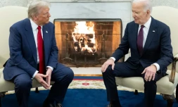 Le président américain élu Donald Trump (G) et le président sortant Joe Biden (D) à la Maison Blanche, à Washington, le 13 novembre 2024