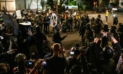 Face à face entre manifestants et policiers, le 29 juillet 2020 à Portland, dans l'Orégon