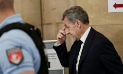 L'ancien président Nicolas Sarkozy arrive au palais de justice de Paris, le 8 avril 2026, pour son procès en appel dans l'affaire du financement libyen de sa campagne électorale de 2007