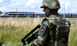 Un soldat de l'opération Sentinelle lors d'un exercice à Auvers-le-Hamon (Sarthe), le 28 juin 2017