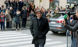 Le président catalan destitué Carles Puigdemont arrive pour une conférence de presse à Bruxelles, le 31 octobre 2017