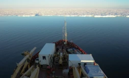 Le brise-glace de recherche canadien Amundsen le 27 septembre 2015 dans les eaux de l'Arctique  