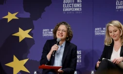 La tête de liste Ecologistes aux européennes Marie Toussaint, à gauche, et celle de Reconquête!, Marion Maréchal, à droite, lors d'un débat devant le Medef, à Paris, le 18 avril 2024